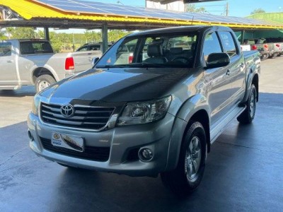 HILUX - Prata - Gasolina e álcool
