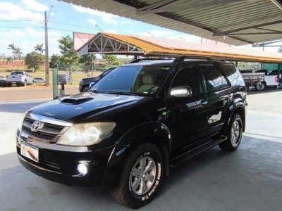 HILUX SW4 - Preto - Diesel
